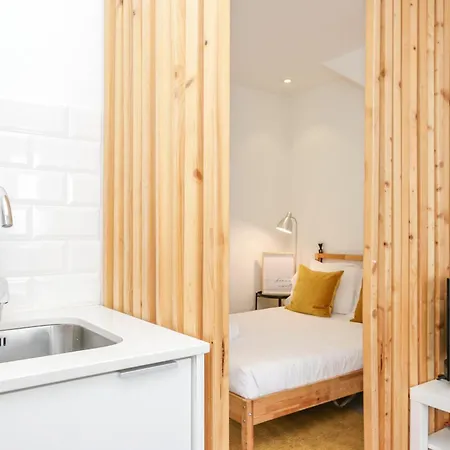 Daire Alcantara Charm